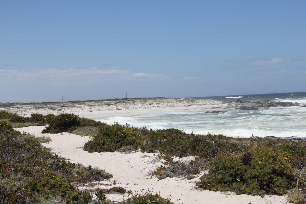 Pearl Bay Beach Home Yzerfontein Exteriör bild